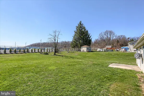 77 TEXS PARK DR, Thompsontown, PA 17094