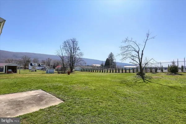 77 TEXS PARK DR, Thompsontown, PA 17094