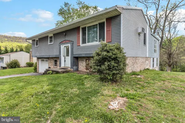 832 STONEY CREEK DR, Dauphin, PA 17018