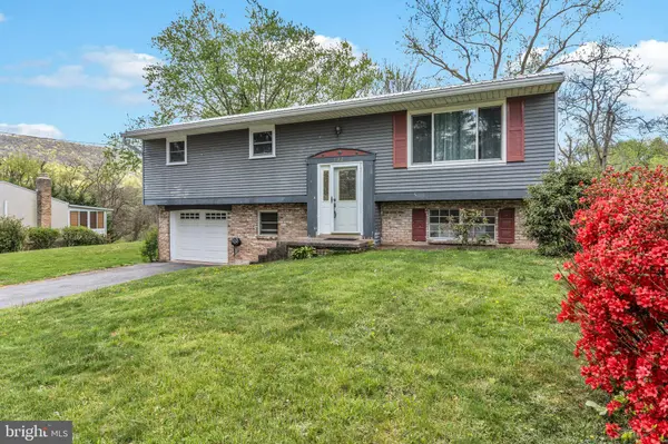 832 STONEY CREEK DR, Dauphin, PA 17018