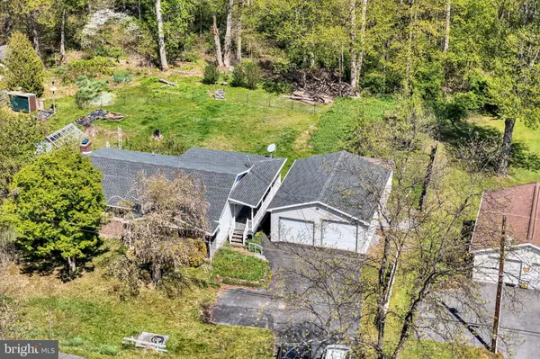 54 LOSHES RUN RD, Duncannon, PA 17020