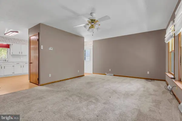 54 LOSHES RUN RD, Duncannon, PA 17020