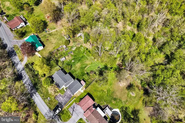 54 LOSHES RUN RD, Duncannon, PA 17020