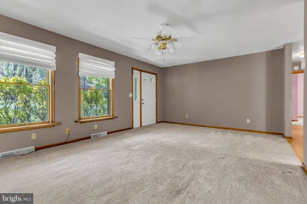 54 LOSHES RUN RD, Duncannon, PA 17020