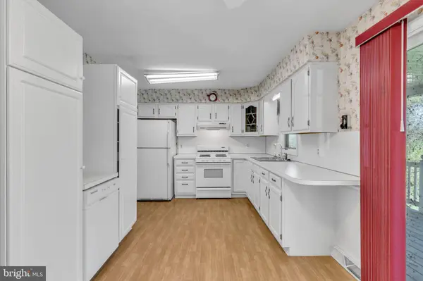 54 LOSHES RUN RD, Duncannon, PA 17020