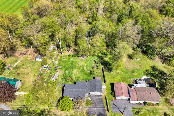 54 LOSHES RUN RD, Duncannon, PA 17020