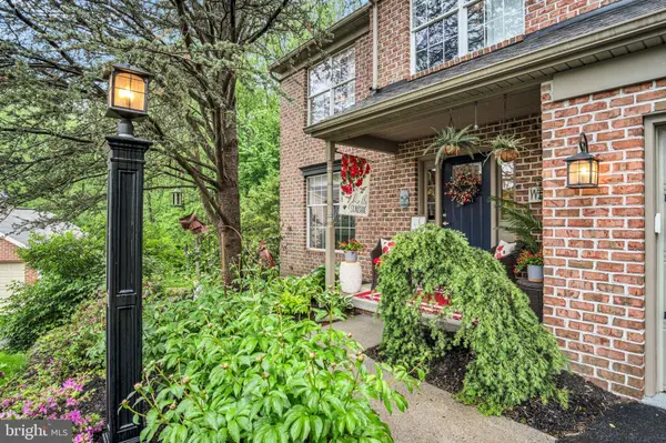 40 BROOK CIR, Etters, PA 17319