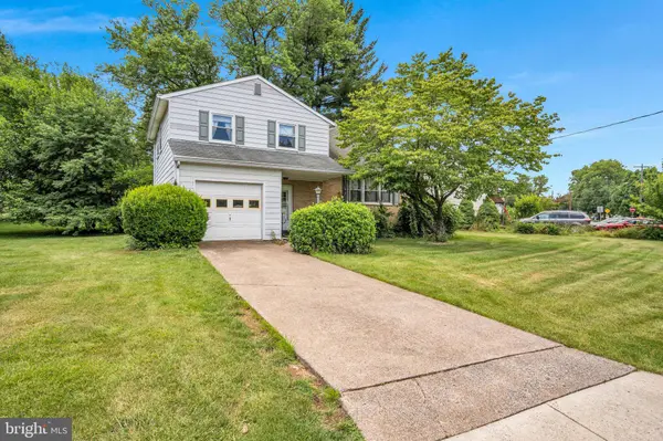 6054 EDWARD DR, Mechanicsburg, PA 17050