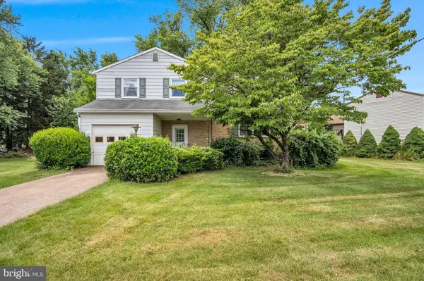 6054 EDWARD DR, Mechanicsburg, PA 17050