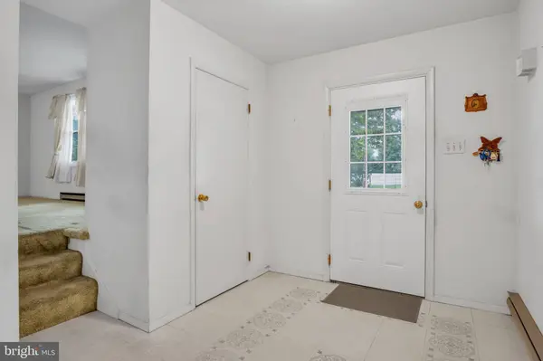 6054 EDWARD DR, Mechanicsburg, PA 17050