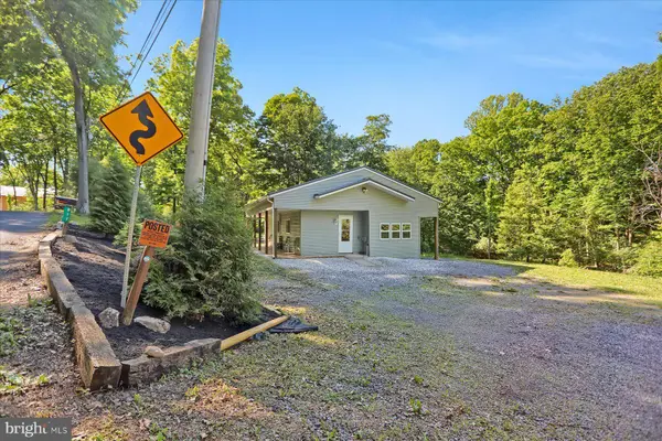 817 TRAILS END RD, Millmont, PA 17845