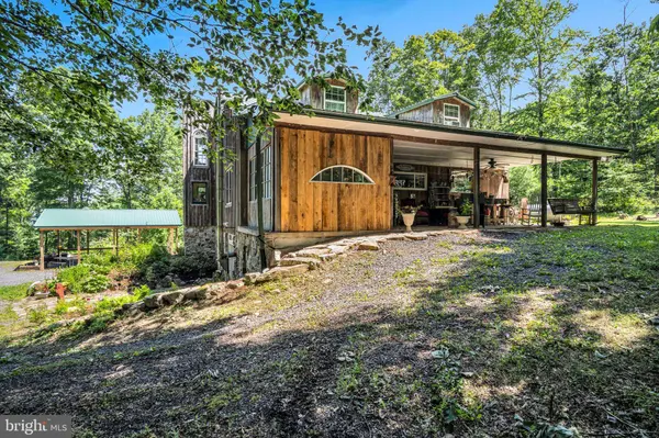 121 RAVINE LN, Newport, PA 17074