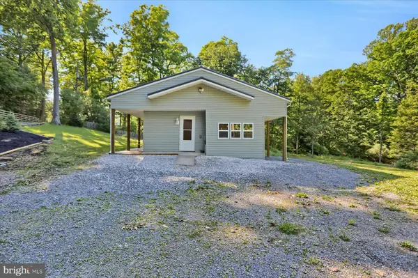 817 TRAILS END RD, Millmont, PA 17845