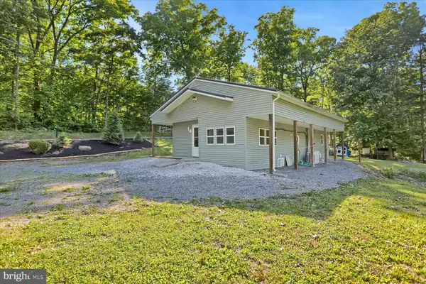 817 TRAILS END RD, Millmont, PA 17845