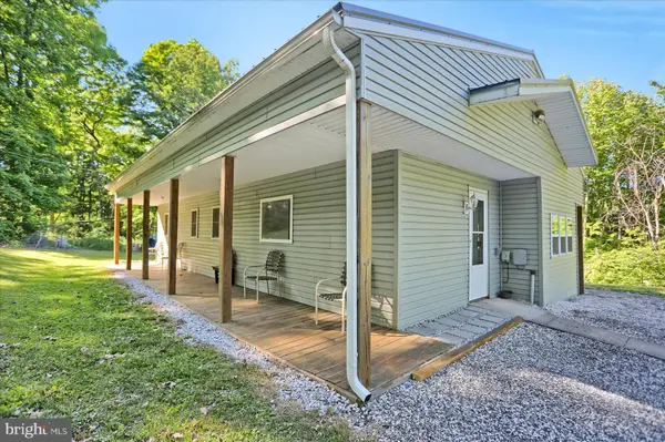 817 TRAILS END RD, Millmont, PA 17845