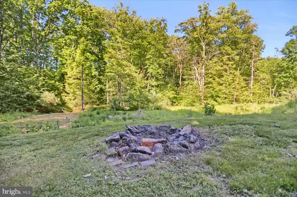 817 TRAILS END RD, Millmont, PA 17845