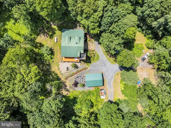 121 RAVINE LN, Newport, PA 17074