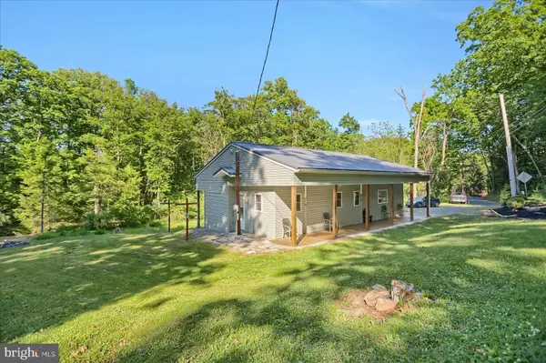 817 TRAILS END RD, Millmont, PA 17845