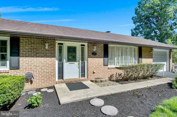 12 EASTWOOD DR, Carlisle, PA 17015