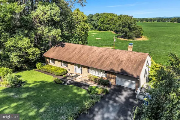 12 EASTWOOD DR, Carlisle, PA 17015