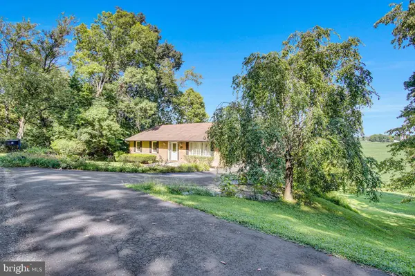 12 EASTWOOD DR, Carlisle, PA 17015