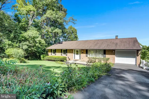 12 EASTWOOD DR, Carlisle, PA 17015
