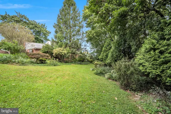 1689 RANDOW RD, York, PA 17403