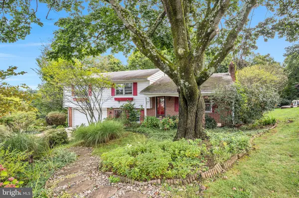 1689 RANDOW RD, York, PA 17403