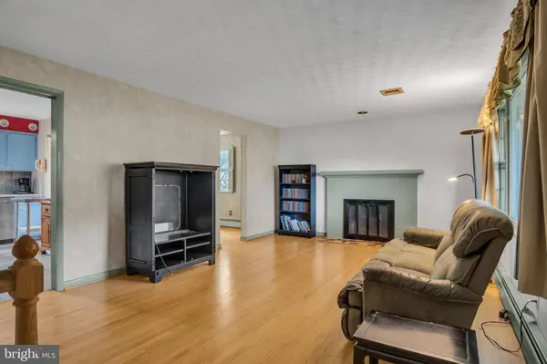 1689 RANDOW RD, York, PA 17403