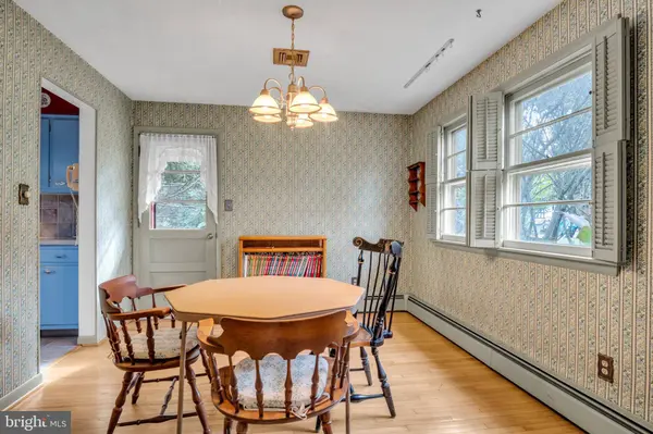 1689 RANDOW RD, York, PA 17403