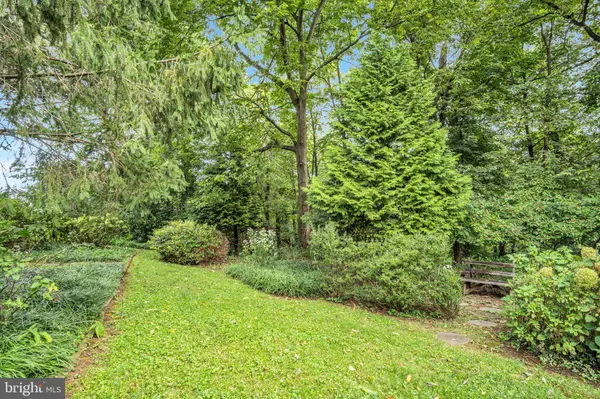1689 RANDOW RD, York, PA 17403