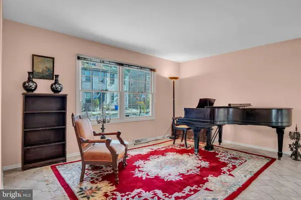 1422 GREEN ST, Harrisburg, PA 17102