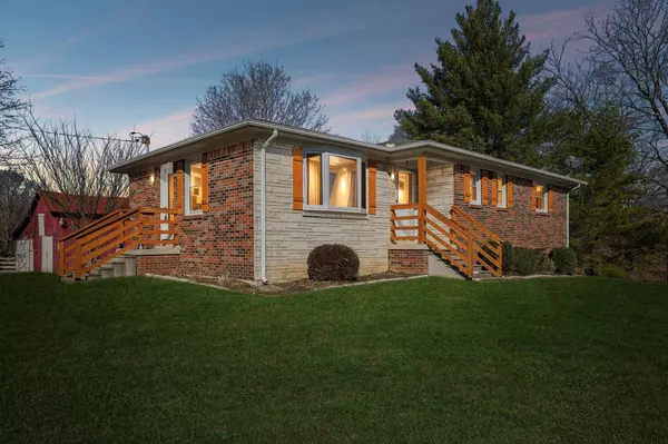 5880 Carthage Rd, Pleasant Shade, TN 37145