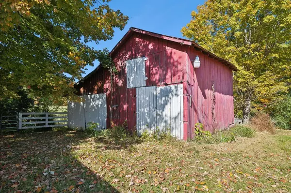 5880 Carthage Rd, Pleasant Shade, TN 37145