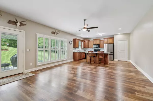 168 Agee Branch Ln, Hickman, TN 38567