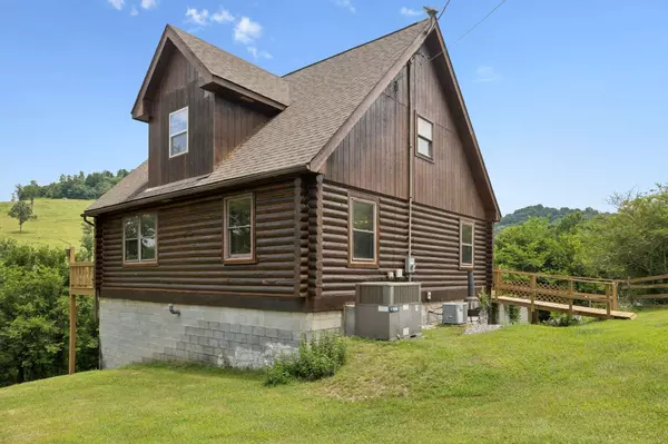 32 Morris Ln, Pleasant Shade, TN 37145