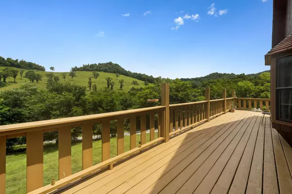 32 Morris Ln, Pleasant Shade, TN 37145