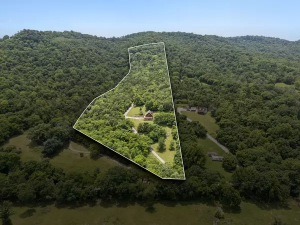 32 Morris Ln, Pleasant Shade, TN 37145