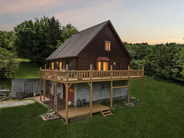 32 Morris Ln, Pleasant Shade, TN 37145