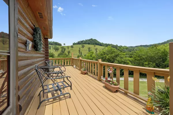 32 Morris Ln, Pleasant Shade, TN 37145