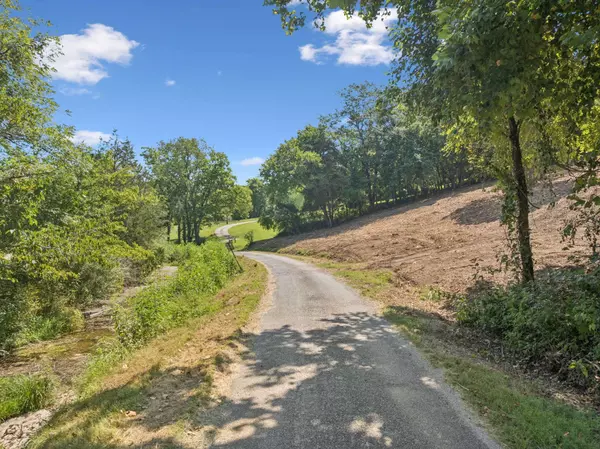 115 Agee Branch Ln, Hickman, TN 38567