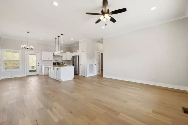 124 Casey St, Brush Creek, TN 38547