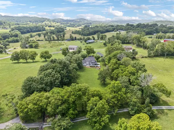 371 Maple St, Gordonsville, TN 38563