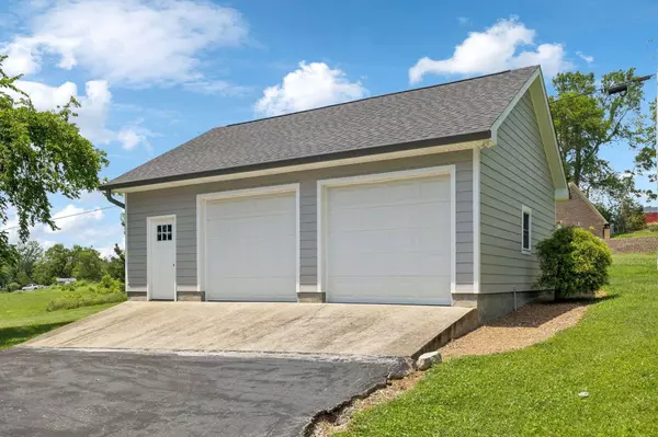 371 Maple St, Gordonsville, TN 38563