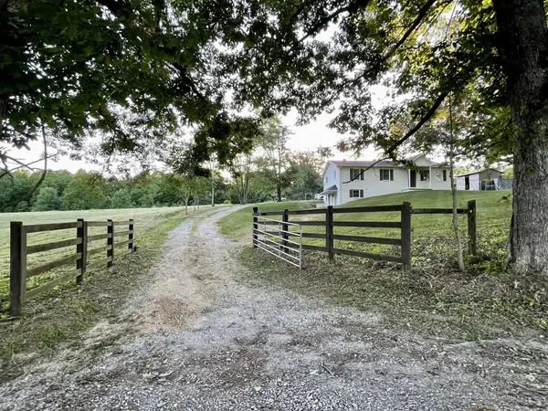 2585 Pow Rd, Baxter, TN 38544