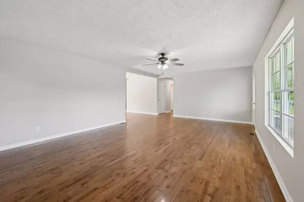 121 Lock Seven Ln, Carthage, TN 37030