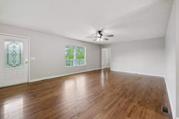 121 Lock Seven Ln, Carthage, TN 37030