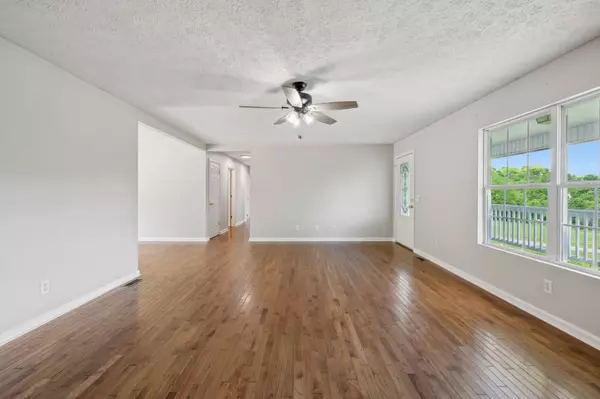 121 Lock Seven Ln, Carthage, TN 37030