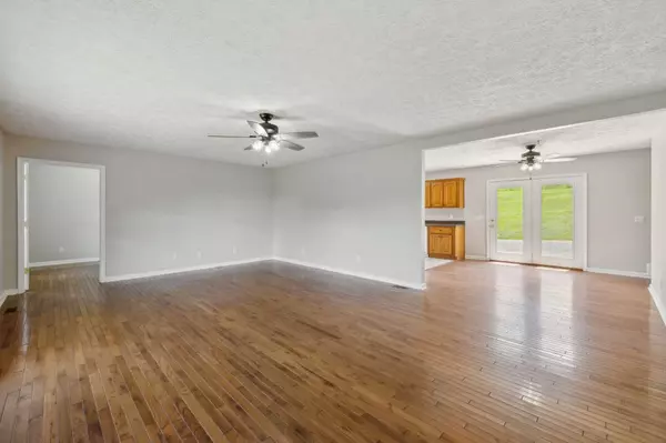 121 Lock Seven Ln, Carthage, TN 37030