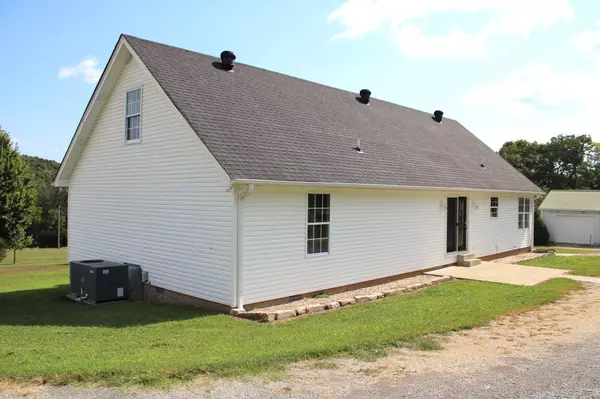 121 Lock Seven Ln, Carthage, TN 37030